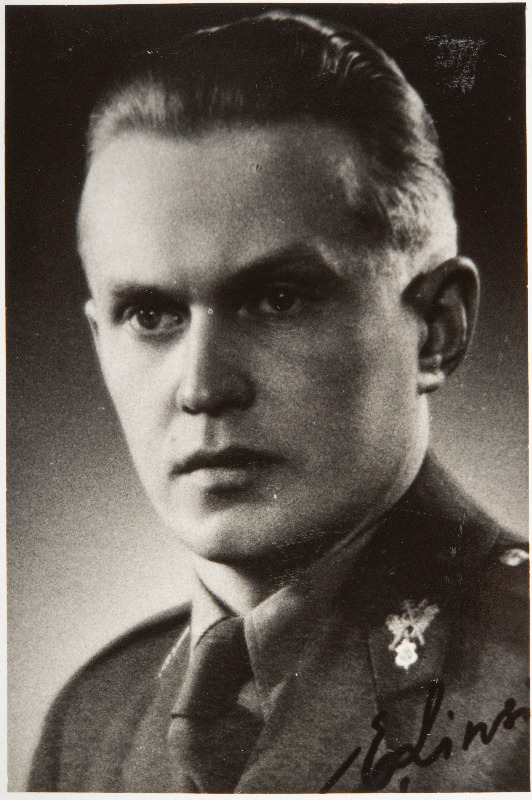 Eesti Vabariigi Sõjaväe Tehnikakool. Suurtükiklassi lõpetanud nooremleitnantide portreefotod. Elmar Linsi (1913- 1944).