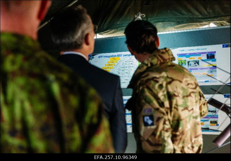Kaitseministrite mitteametlik kohtumine. Peaminister Jüri Ratas ja NATO peasekretär Jens Stoltenberg Tapa baasi külastamas.