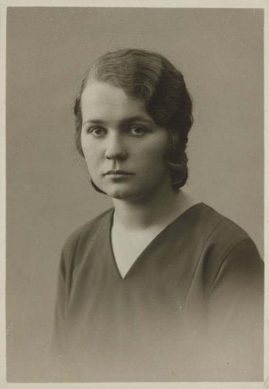 Eesti üliõpilaste seltsi "Veljesto" liige Leida Karu, portreefoto