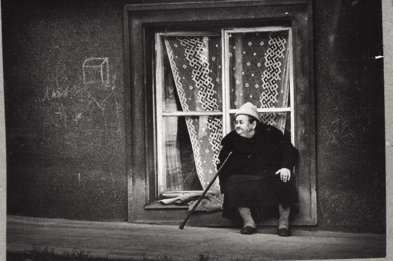 "Õhtutund aknal" (kunstiline foto).