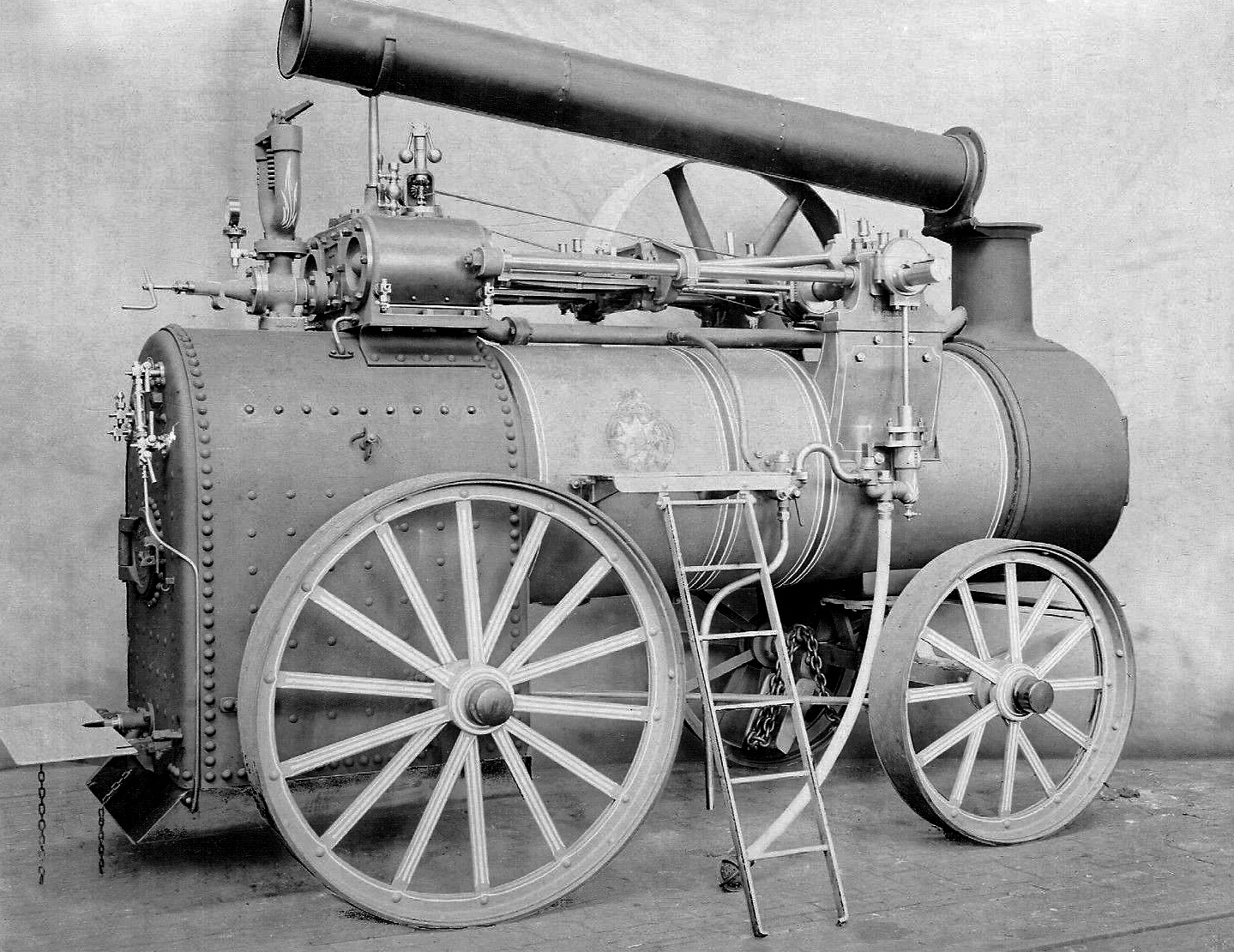 Messrs. Robey & Co Ltd, Lincoln portable compound engine 1890s - A portable compound steam engine by Messrs. Robey &amp; Co Ltd, Lincoln, England, typical of those produced by the company in the mid-1890s.