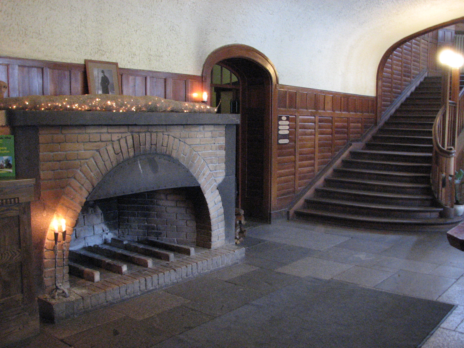 Taagepera Castle 02 - Taagepera Castle. Year 2008.

Lobby