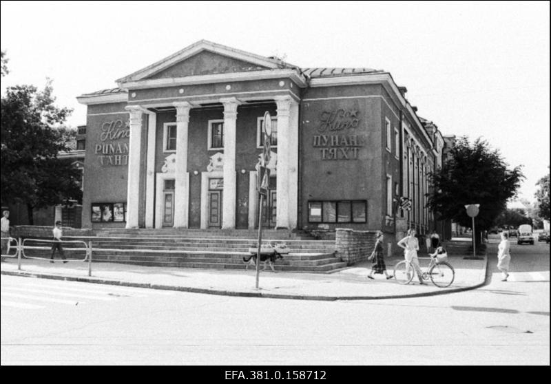 Hoone Narvas. (endine kino “Punane Täht”).