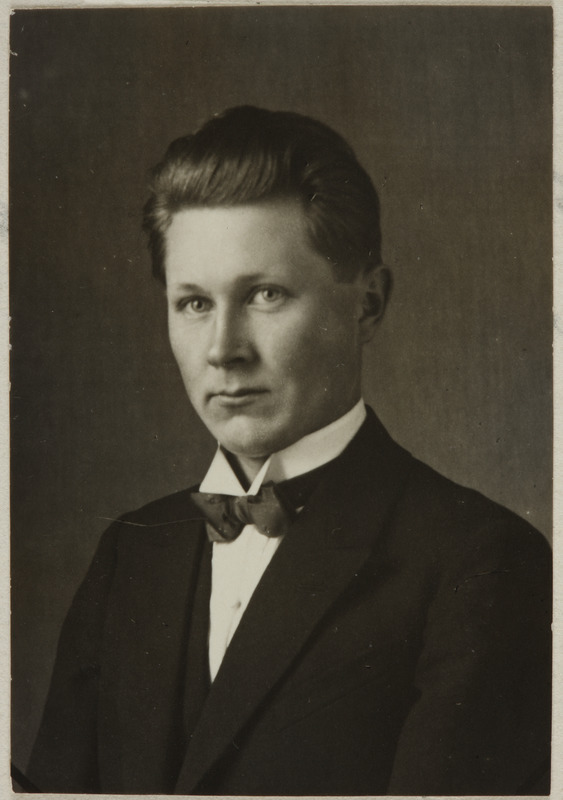 Eesti üliõpilaste seltsi "Veljesto" liige Albert Mikkor, portreefoto