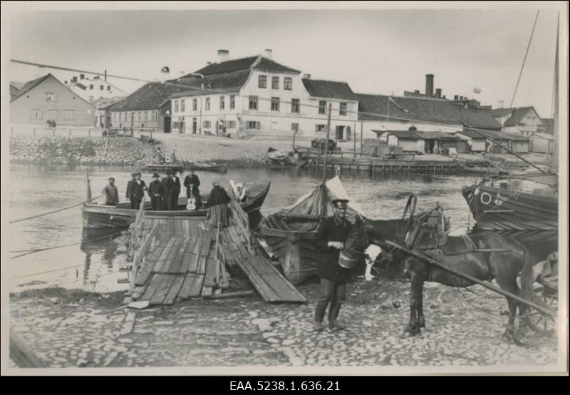 Vaade Emajõele ja Holmi tänava algusele aastal 1900, koopia fotost