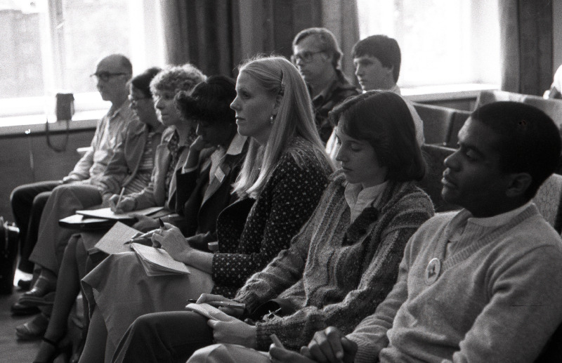 NSV Liidu Noorsoo-organisatsioonide Komitee ja USA Noorte Kristlaste Assotsiatsiooni traditsioonilisest desarmeerimisalasest seminarist osavõtvad USA Noorte Kristlaste liikmed vastuvõtul ELKNÜ Keskkomitees.