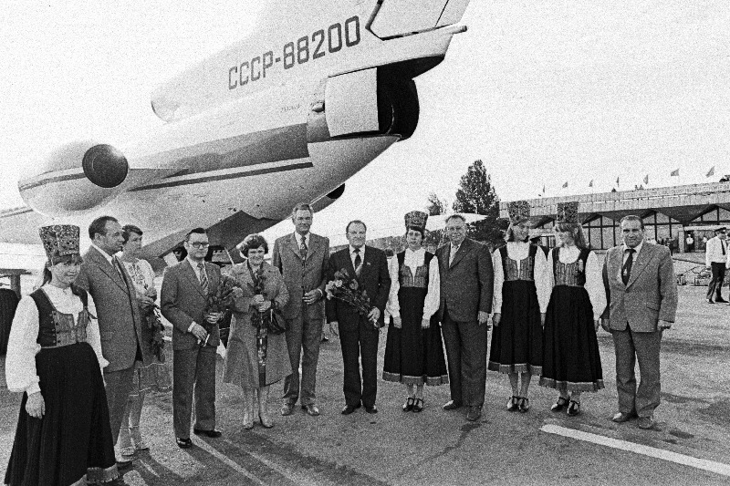 Läti Kommunistliku Partei Keskkomitee esimese sekretäri A. Vossi vastuvõtt Tallinna lennuväljal.