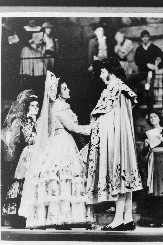 Stseen G. Bizet´ooperist "Carmen" RAT "Estonias". Osades M. Eensalu ja T. Sild.