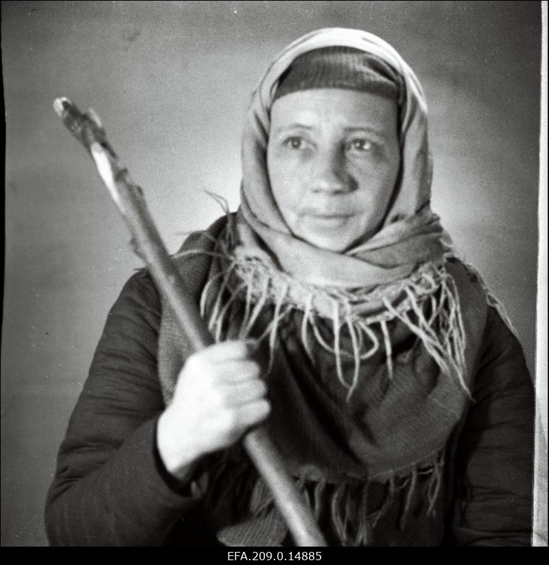 Näitleja Linda Tubin talunaise Marja osas  K. Trenjovi näidendis Ljubov Jarovaja.