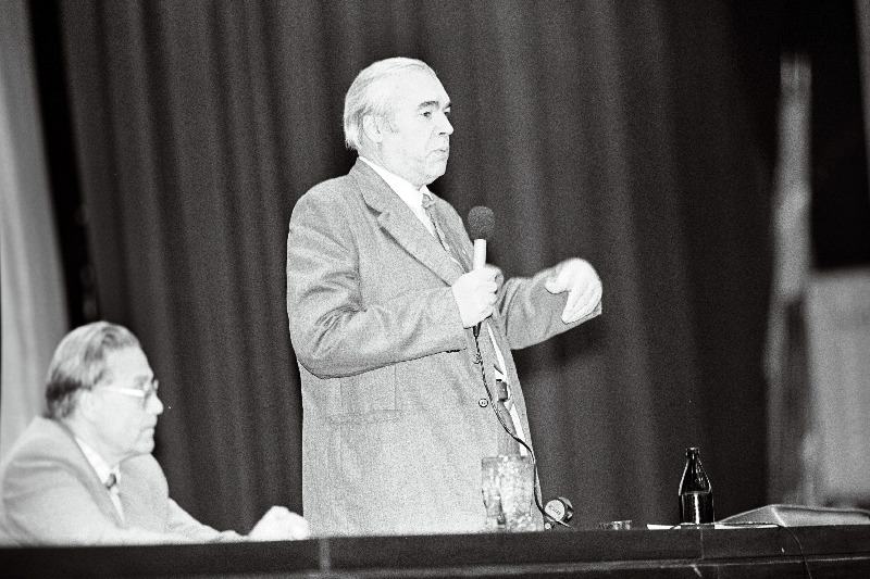 Poliitharidusmajas esineb V. Kuliš.
