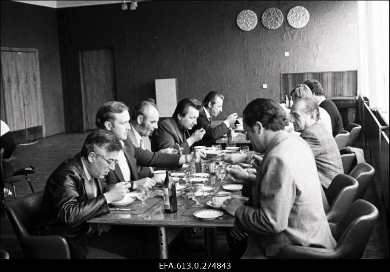 KM ettevõtete direktorite kool Loksal. Autoremondi tehase puhkebaasis.