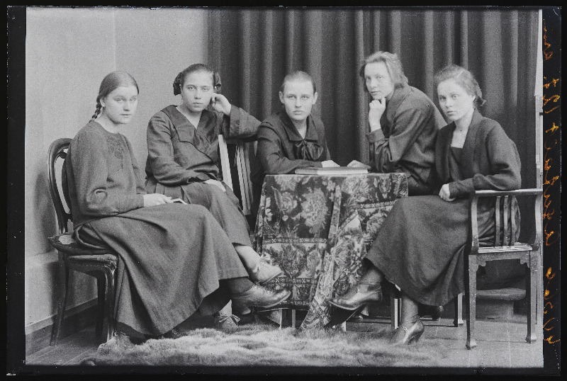 Grupp naisi, (foto tellija Agudant).