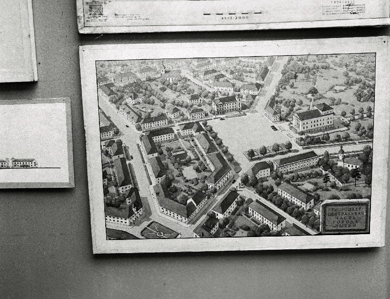 Arhitektuurinäitus Tallinna Kunstihoones. Jõhvi linna keskosa plaan.