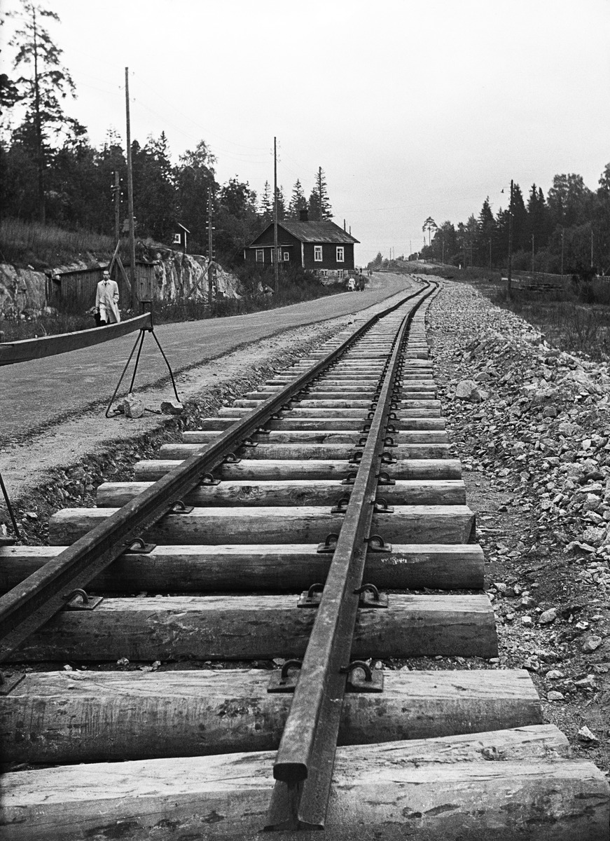 Raitiotien rakentaminen Kustaa Vaasan tiellä Koskelan raitiovaunuhalleille