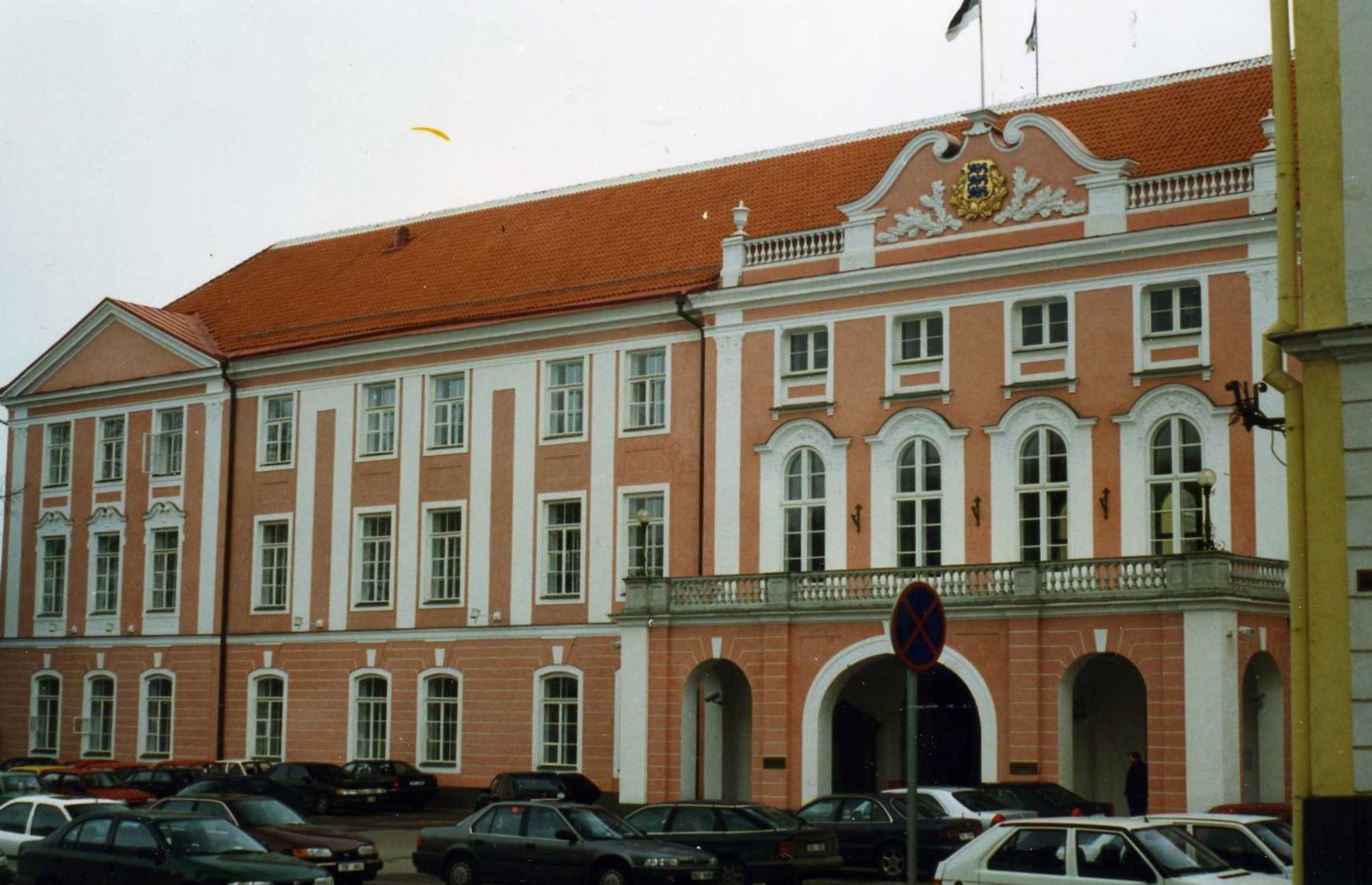 Toompea loss Riigikogu. Tallinn old town - the Parliament building., May 1996 - The spruced up Parliament building. Lots of black ministerial cars.   No Ladas in sight.