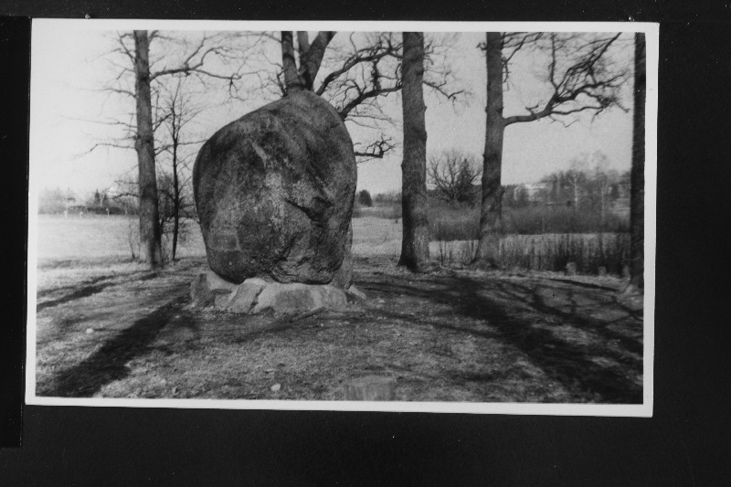 Pühajärve "sõja" mälestuskivi.