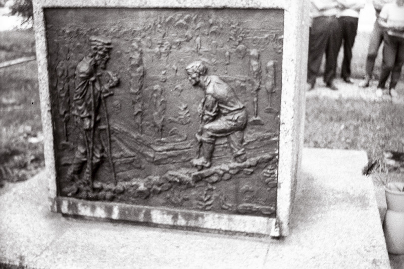 Fragment kirjanik Anton Hansen Tammsaare monumendist (autor skulptor Ferdi Sannamees) Albus.