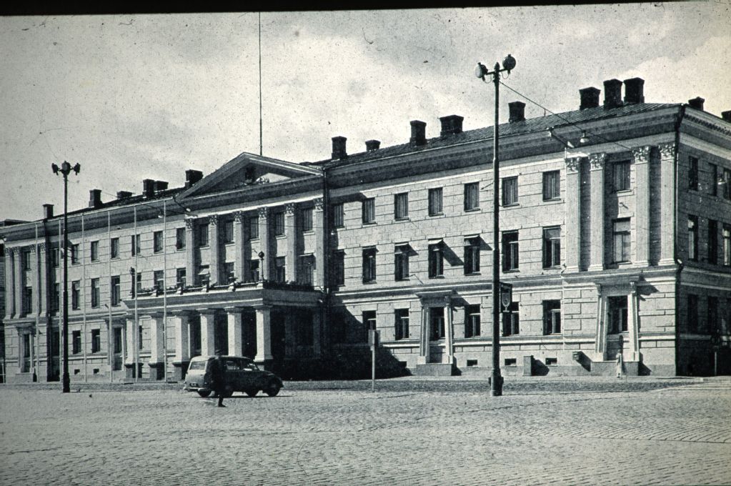 Arkkitehtuurin historian opetusdiat, Engel: Senaatintori (B12)