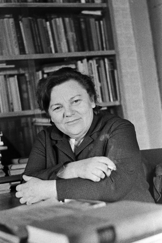 Kirjanik Luise Vaher.