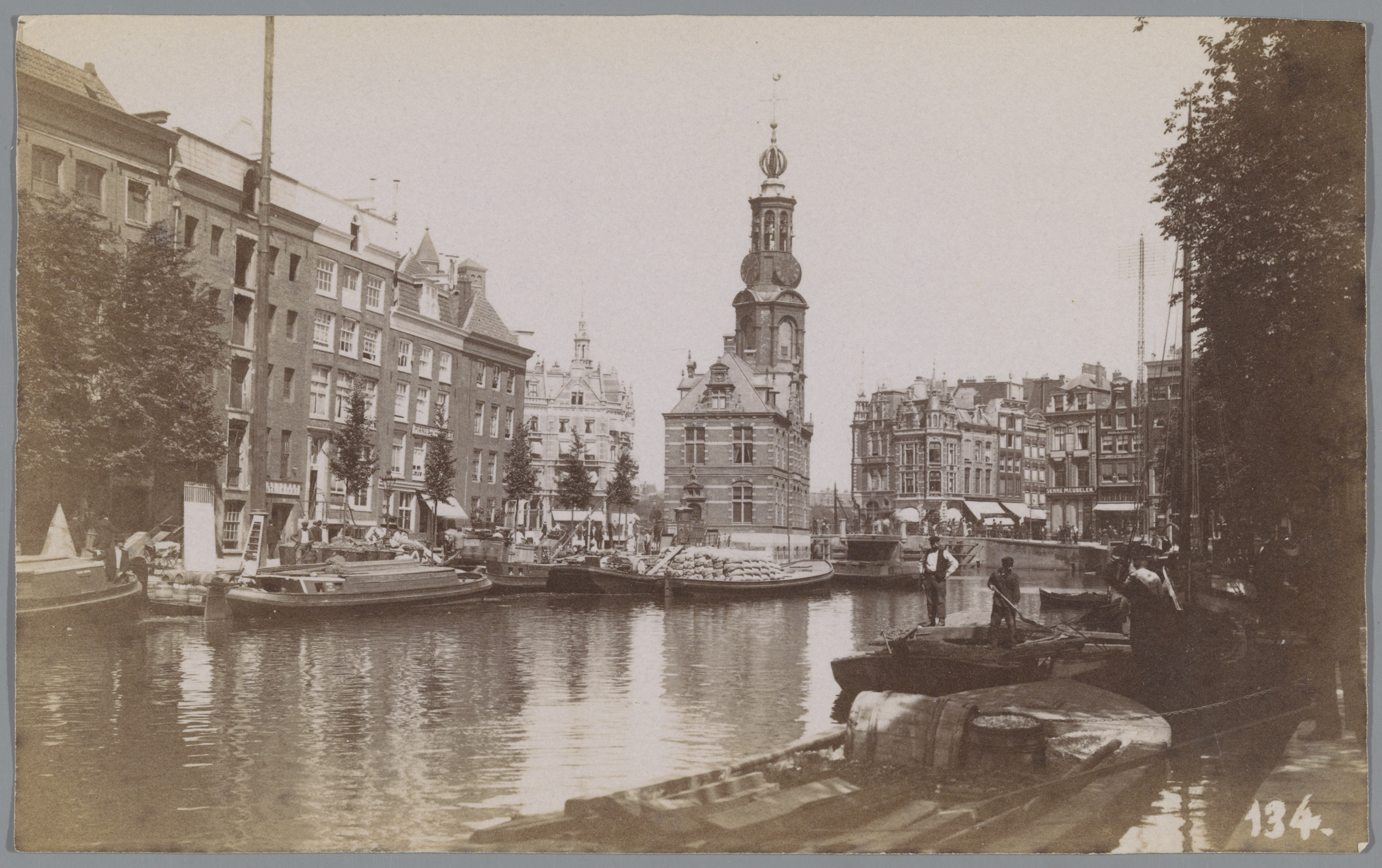 Nederland, Amsterdam, Munttoren en omgeving