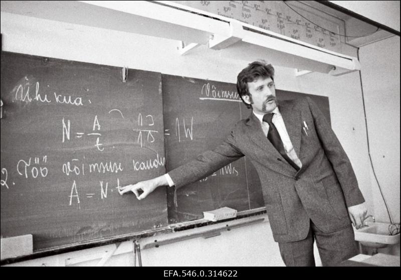 Taebla Keskkooli õpetaja.