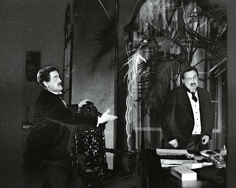 Stseen E. Vilde näidendist Pisuhänd. Vasakult Vestmann - Franz Malmsten, Sander - Eesti NSV teeneline kunstnik A. Suurorg.