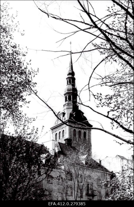 Katsetusi filmiga "Mikraat-300". Niguliste torn, Raekoja torn ja väljak.