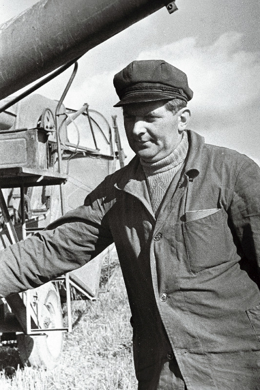 Kombainerite sotsialistlikus võistluses teise koha saavutanud Rakvere rajooni näidissovhoosi kombainer Voldemar Leiten