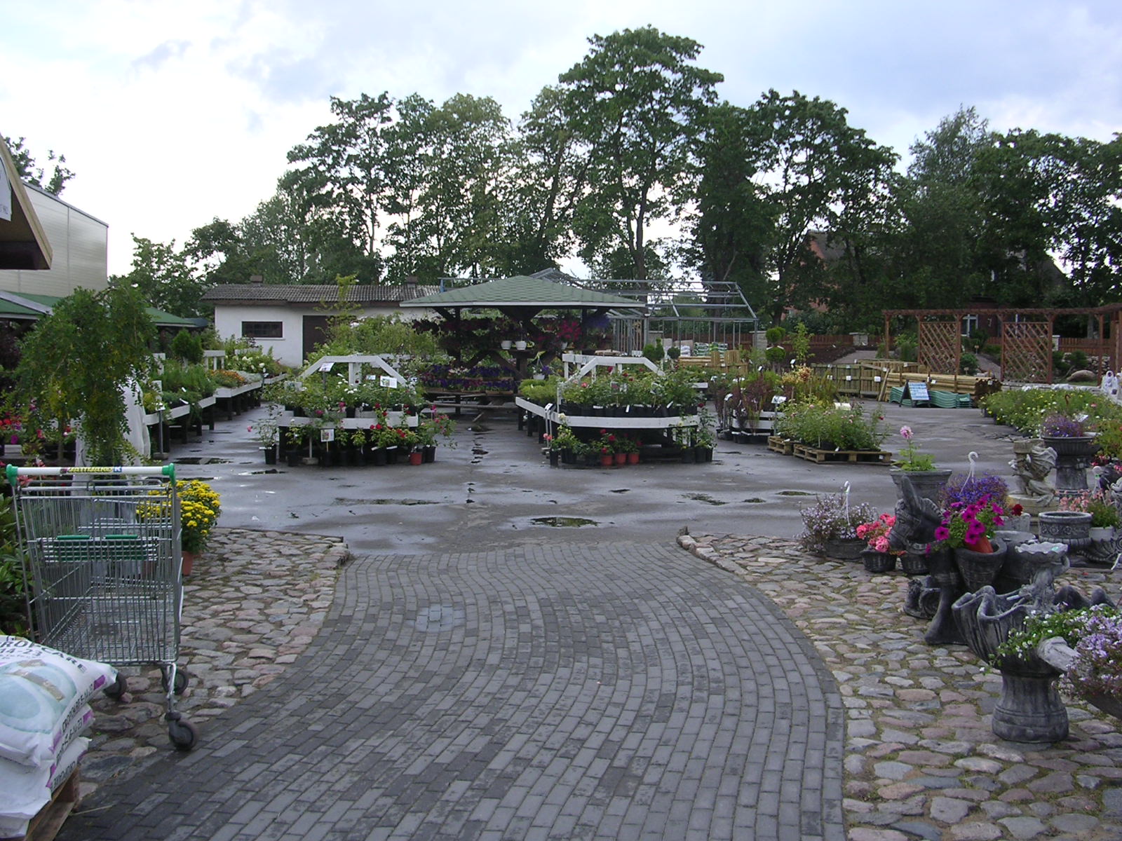 Gardening stuff in Rakvere - panoramio - Aulo Aasmaa - Gardening stuff in Rakvere