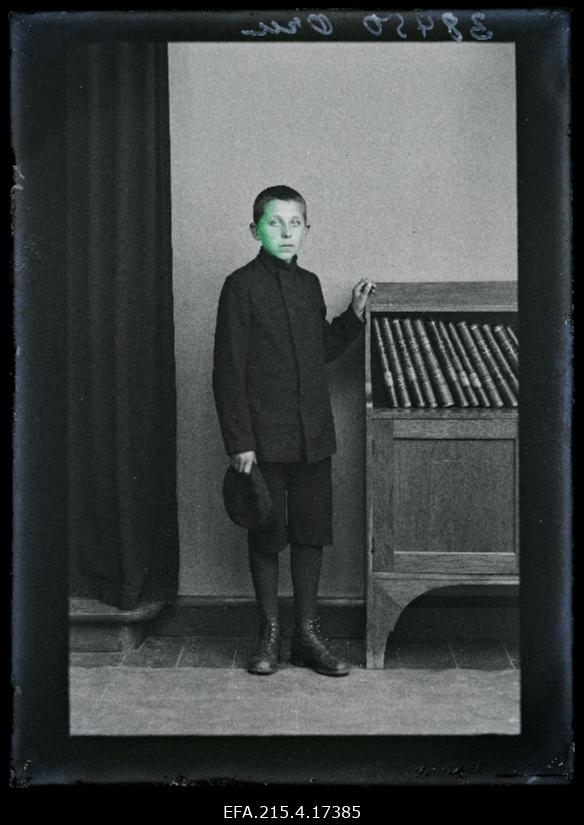 Koolipoiss Teodor Oru.