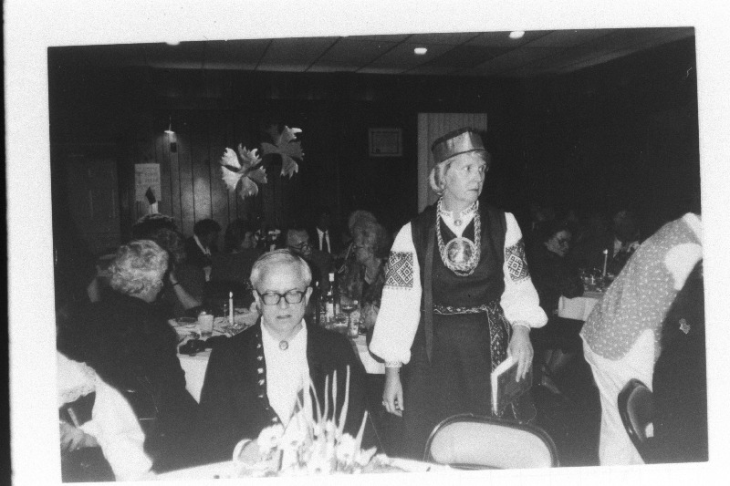 USA Connecticuti Eesti Seltsi esinaine Kersti Linask koos abikaasa Indrekuga Eesti vabaduse peol.