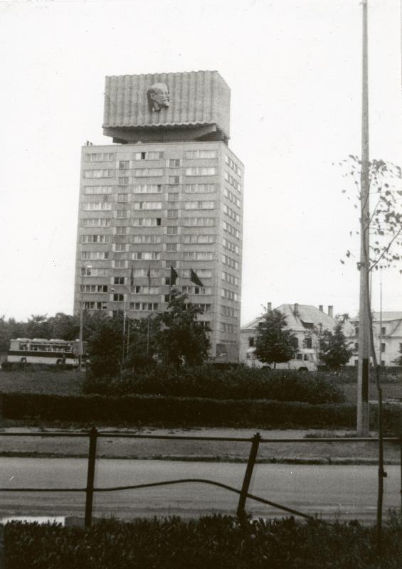 Vaade veetorn-elamule A. Puškini tänaval.