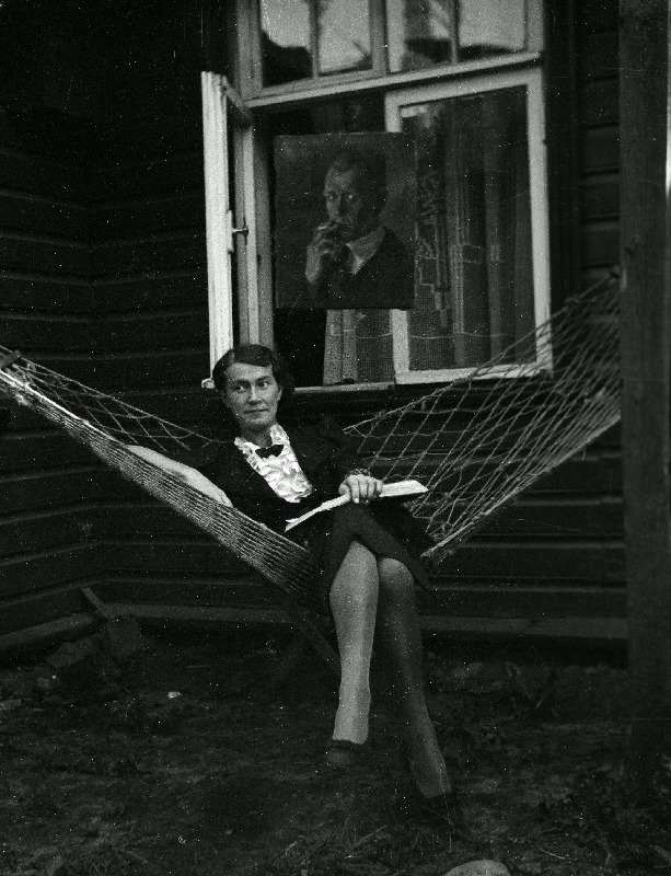 Njuura võrkkiigel.
