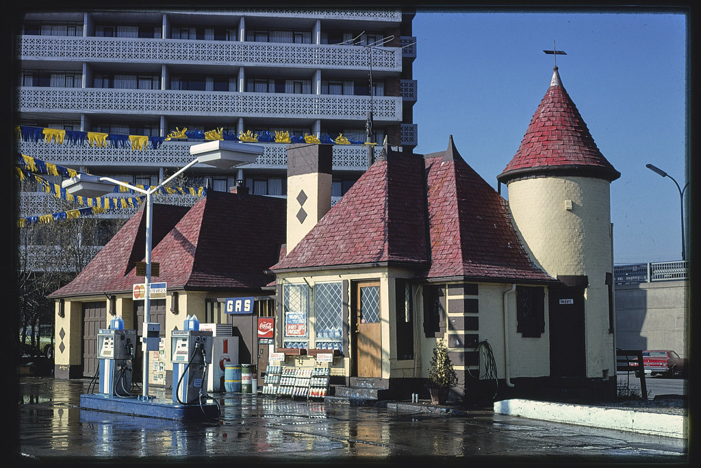 Premium gas station (formerly Joy gas station), Lakeshore Boulevard & Windemere, Toronto, Ontario, Canada (LOC)