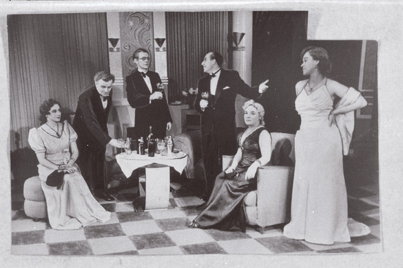 Stseen H. Vuolijoki näidendist Juuraku Hulda Pärnu L. Koidula nimelises Draamateatris (3. vaatus).