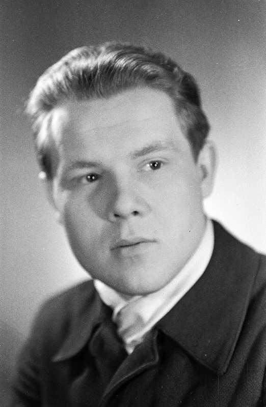 Aksel Küngas Tali osas Kevade dramatiseeringus O. Lutsu samanimelise jutustuse järgi.