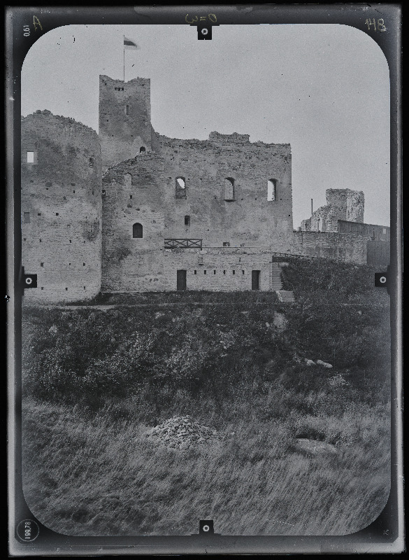 Rakvere, Rakvere linnusevaremed. Rakvere linnuse varemed vallikraaviga. Rakvere linnuse stereofotogramm-meetriline mõõdistamine.