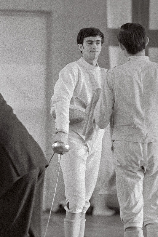 NSV Liidu juunioride koondise liige vehkleja Boris Joffe pärast võistlust.