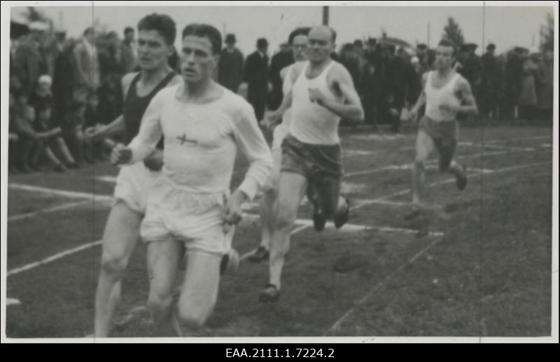 Gunnar Mikael Höckert, soome sportlane, olünmpiavõitja 5000 m jooksus 1936. aasta Berliini suveolümpiamängudel võistlemas Tartus Tamme staadionil SELL-olümpiamängudel septembris 1938