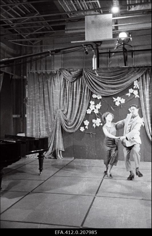 Estraadisaate salvestamine ETV-s (J.Järvet ja lõnguste tants).AK nalja - ja satiirinurk?