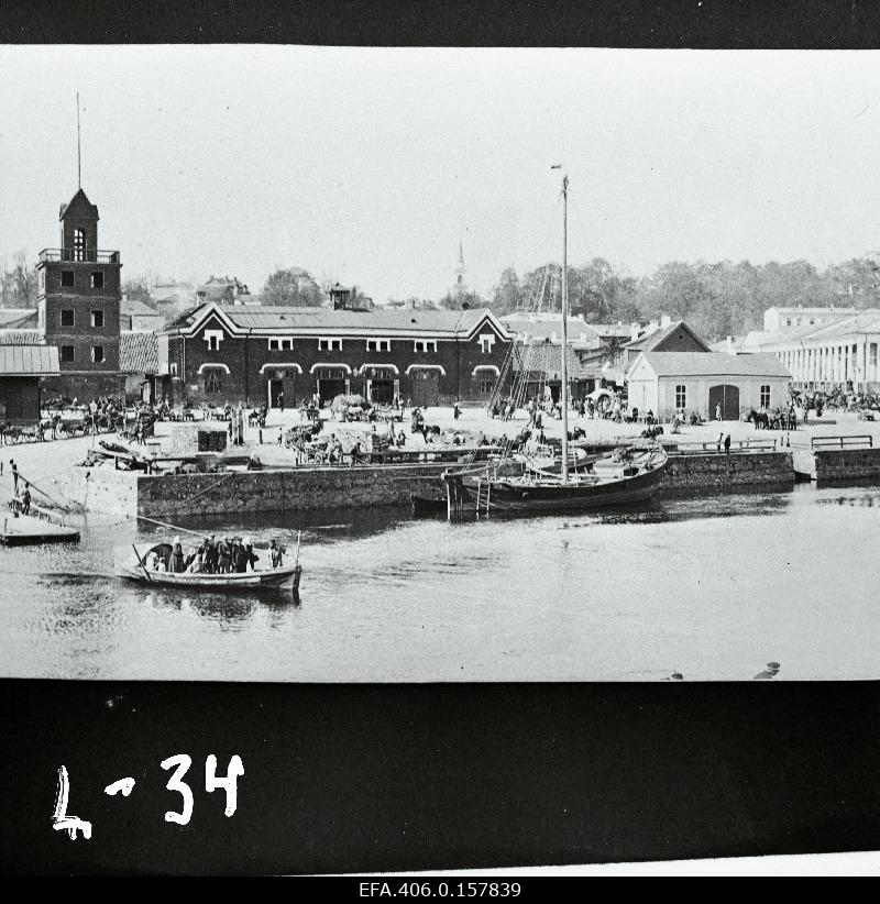 Vaade vanale pritsimajale Tartus.