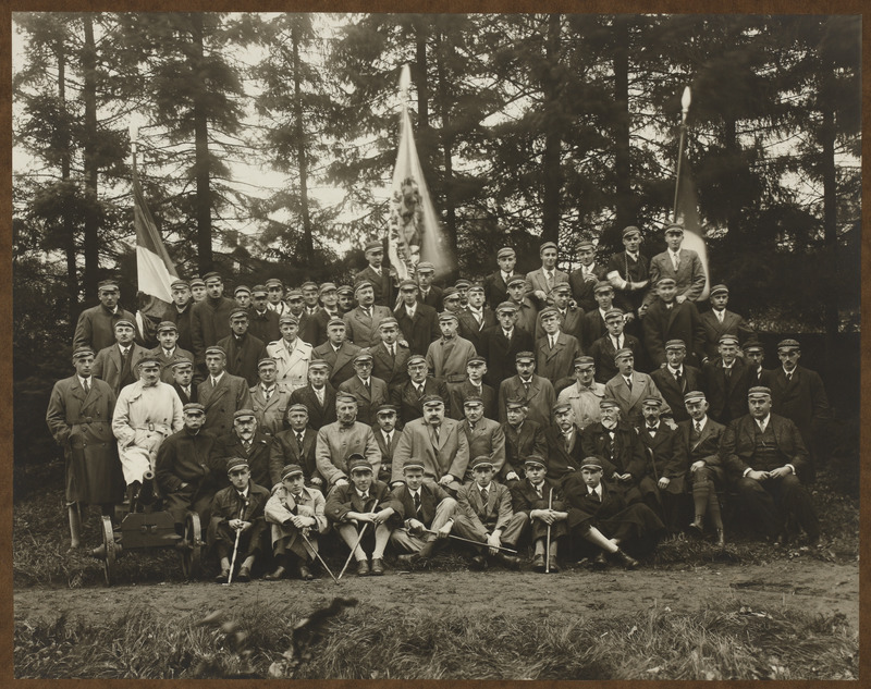 Korporatsioon "Livonia" liikmete ühisfoto korporatsiooni 110. aastapäeval