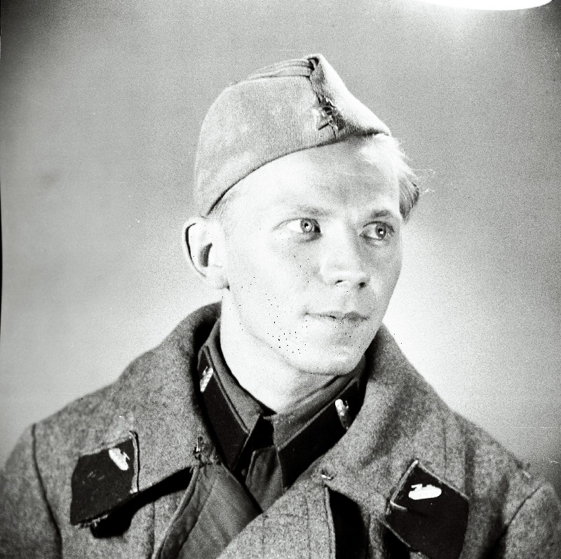 Näitleja Harry Karro Petka osatäitjana K. Simonovi näidendis Noormees meie linnast.