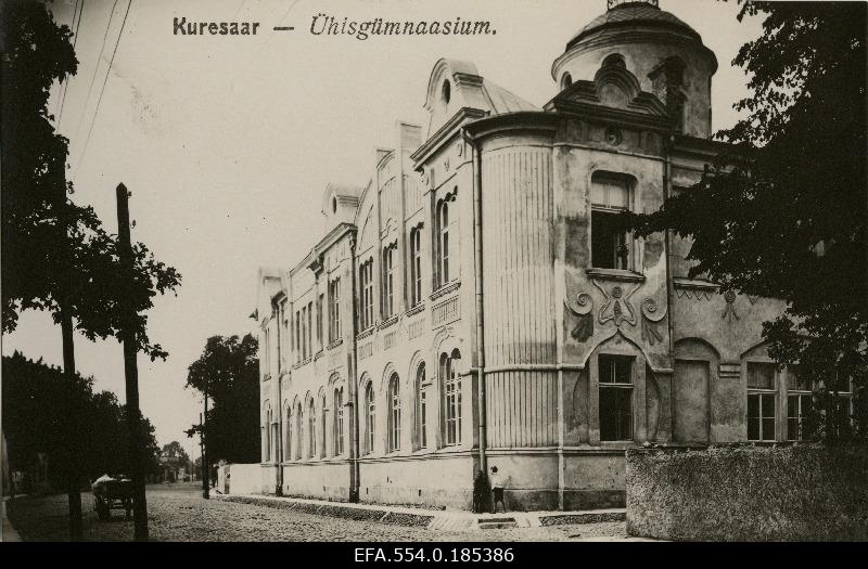 Kuressaare Ühisgümnaasium.