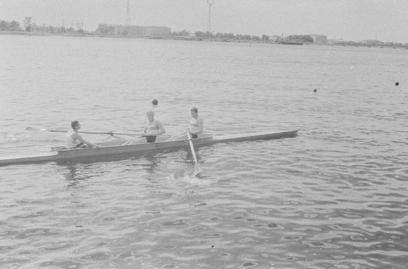Võistlused sõudmise 100 aastapäeva tähistamiseks. (Esimene sõudeklubi Venemaal asutati 1860 aastal Peterburis).