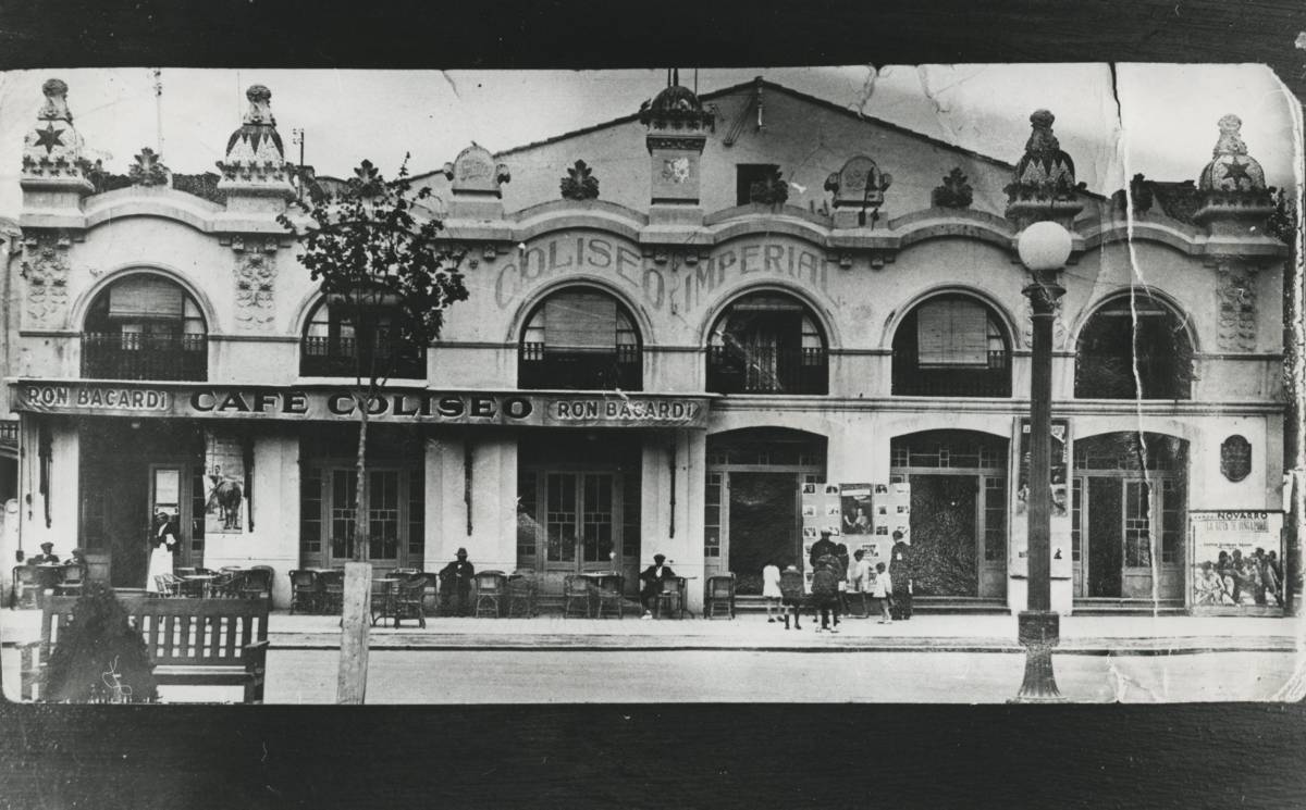 [Imperial Colosseum Cinema] - Facade del Coliseo Imperial, en la plaza Independencia