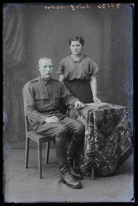 Jürgenson naisega.