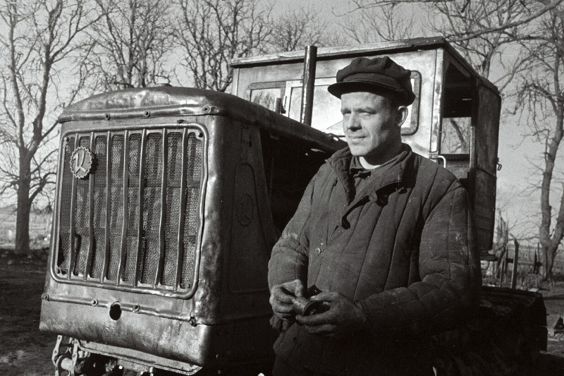 E. Vahter - Hiiumaa masina-traktorijaama eesrindlik traktorist.