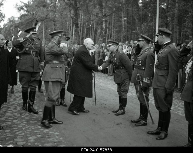 President K. Pätsi saabumine Pärnusse VI võidupüha ja Pärnu 100. aastapäeva tähistamise puhul.