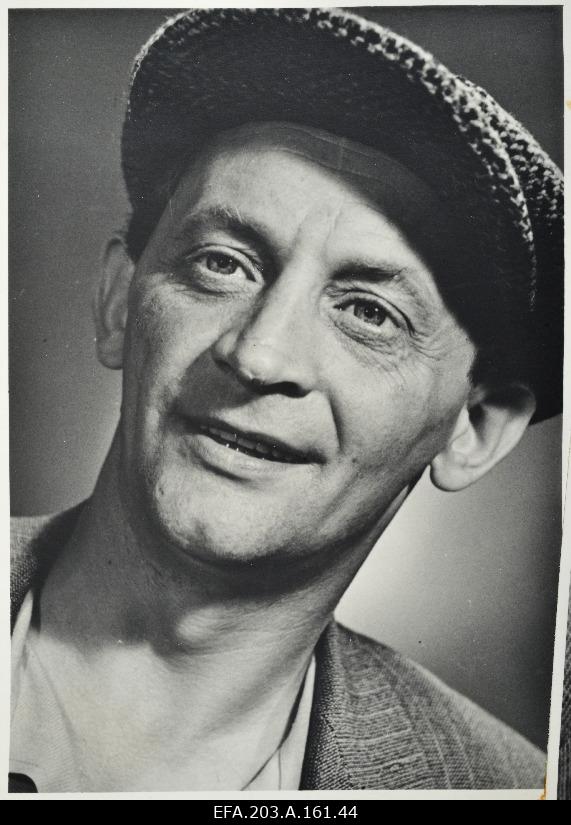 V. Kingissepa nim. Tallinna Riikliku Akadeemilise Draamateatri näitleja J. Järvet filmistuudio Tallinnfilm mängufilmi Laulusõber proovivõtetel.